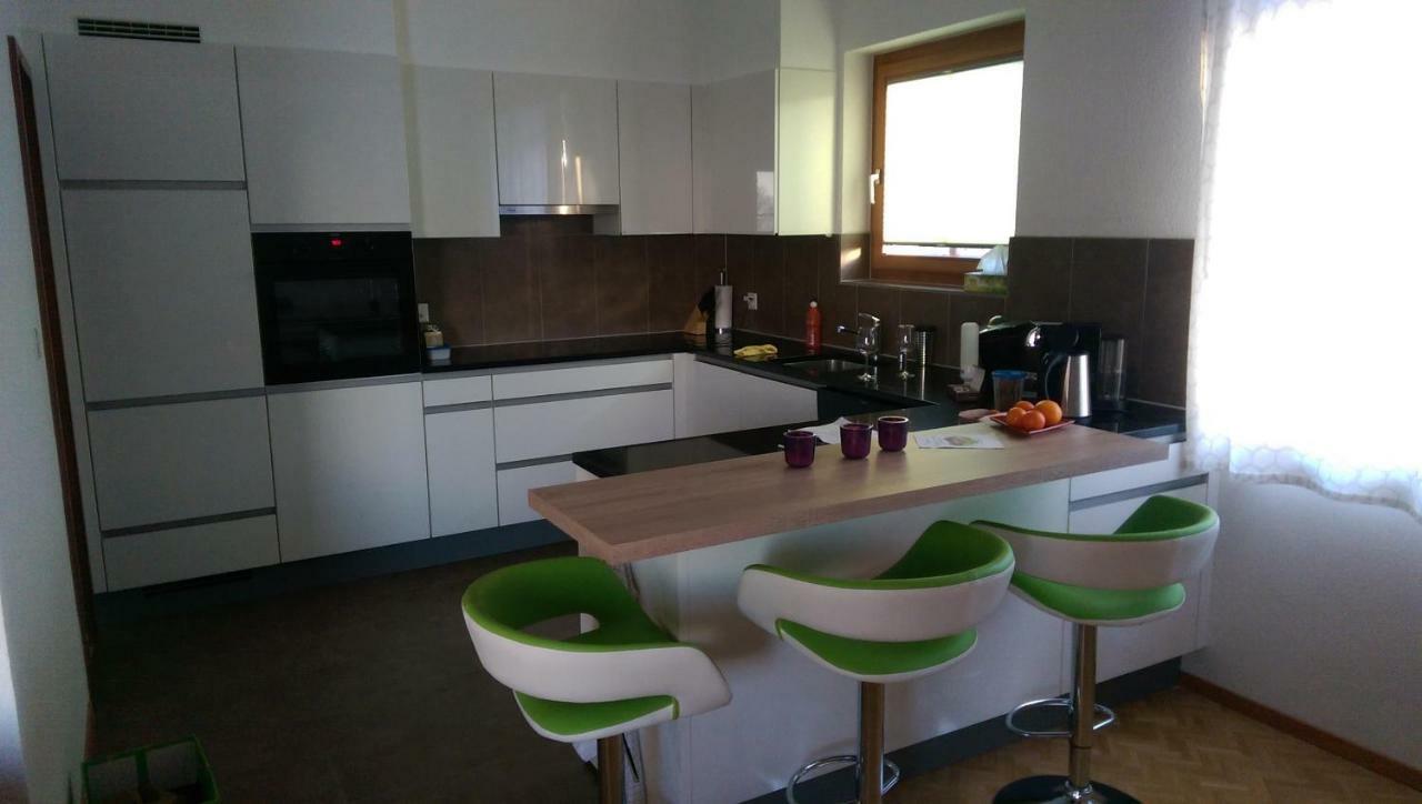La Petite Fleur Apartment Enges Ngoại thất bức ảnh